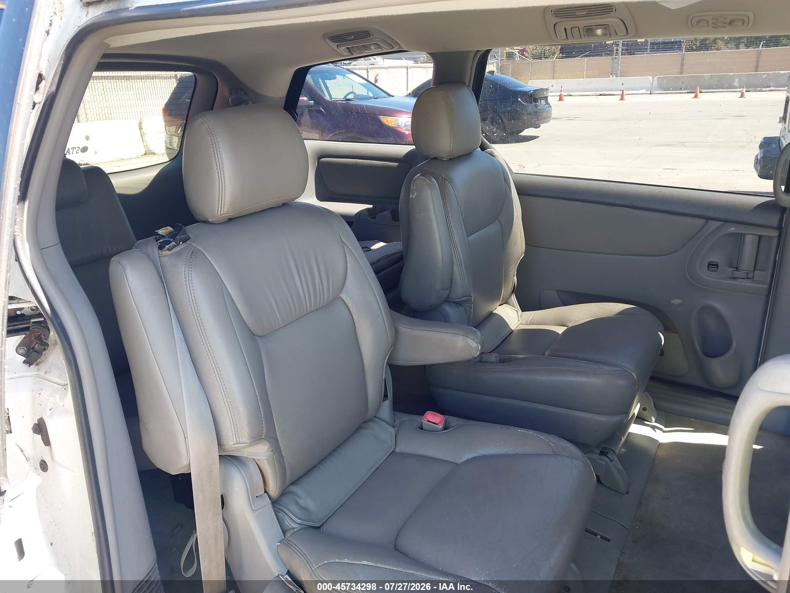 2005 Toyota Sienna Le White vin: 5TDZA23C05S227229