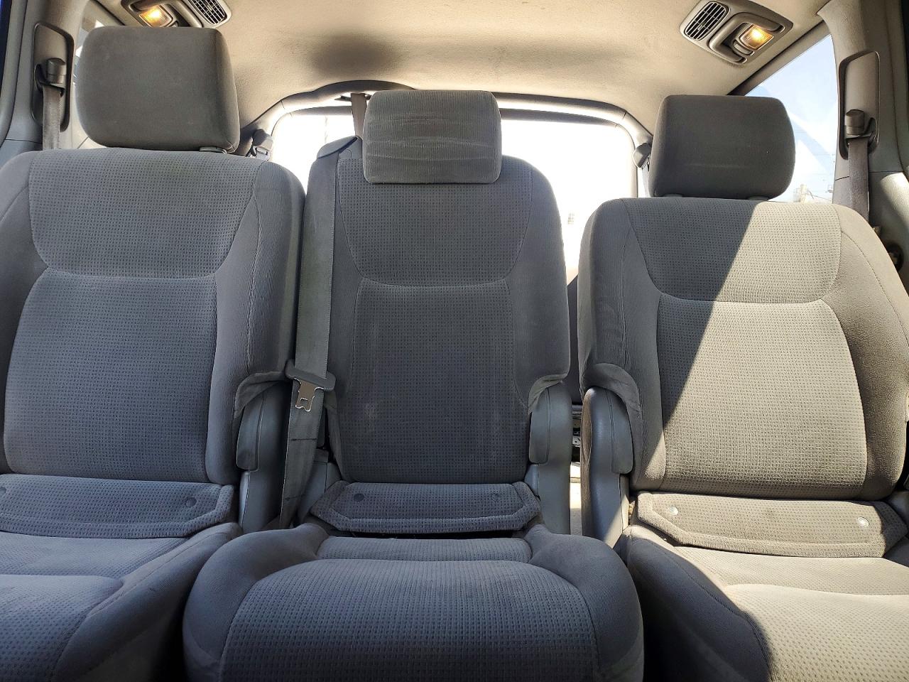 2005 Toyota Sienna Le 8 Passenger Silver vin: 5TDZA23C05S237260