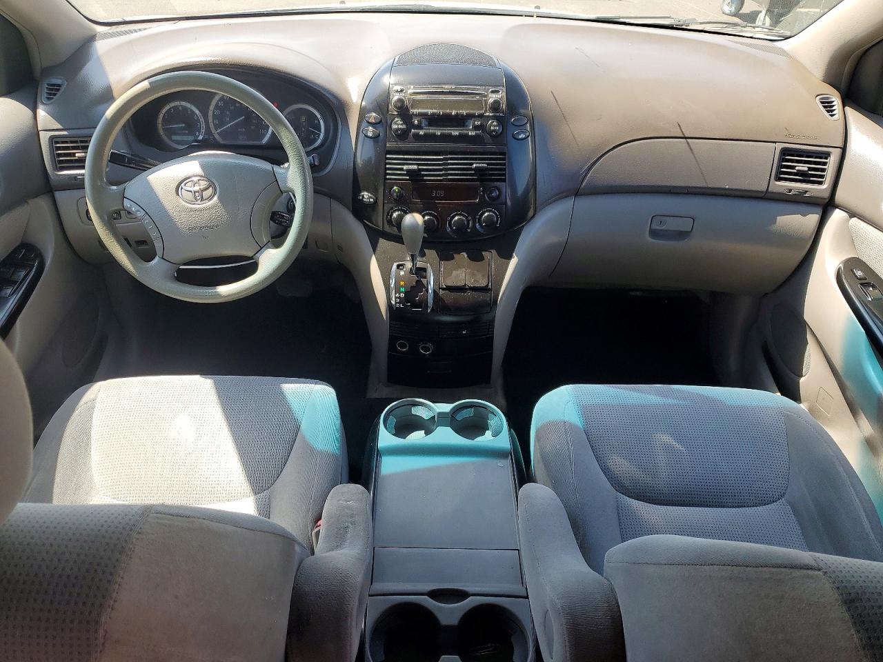 2005 Toyota Sienna Le 8 Passenger Silver vin: 5TDZA23C05S237260