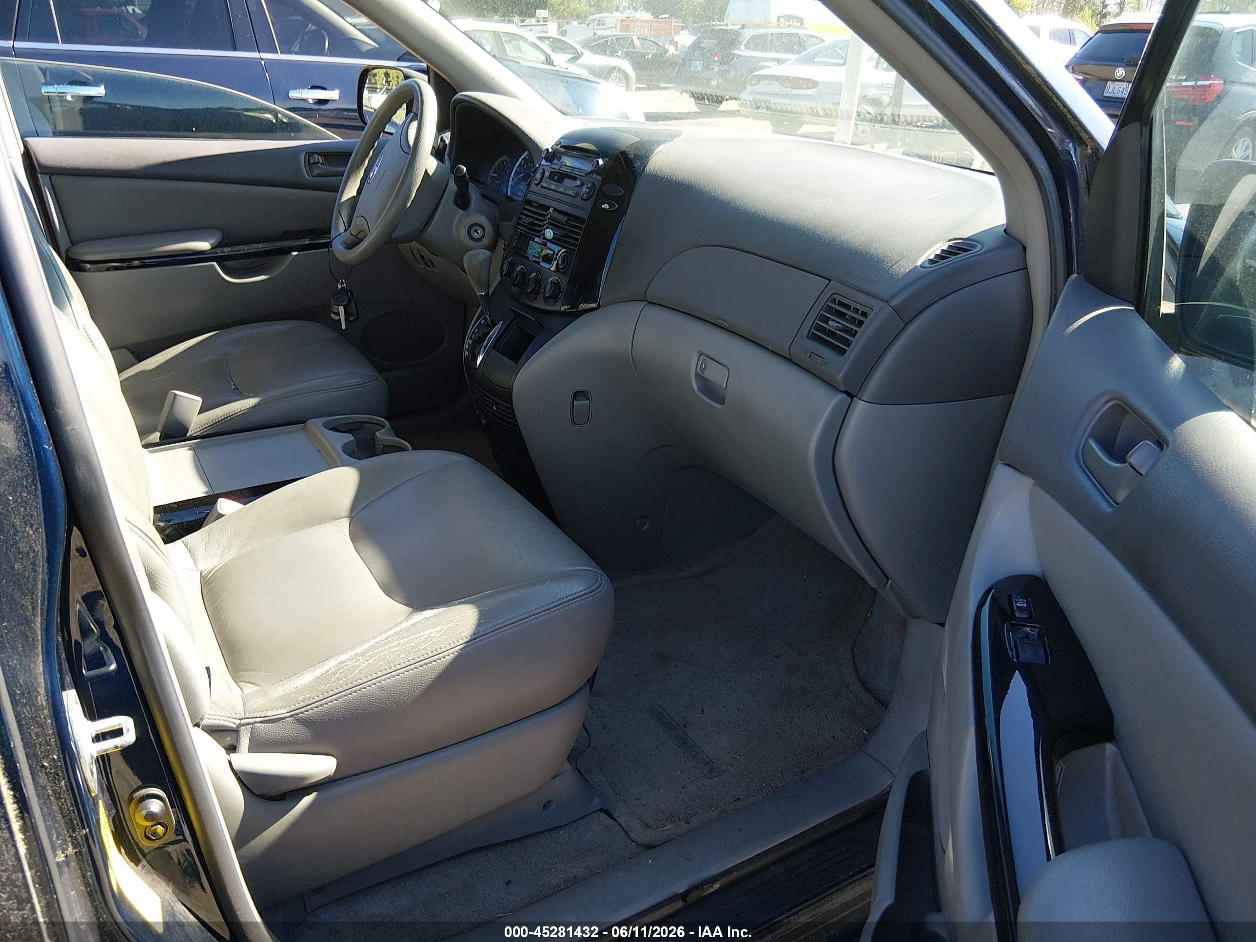 2005 Toyota Sienna Le Blue vin: 5TDZA23C05S241745