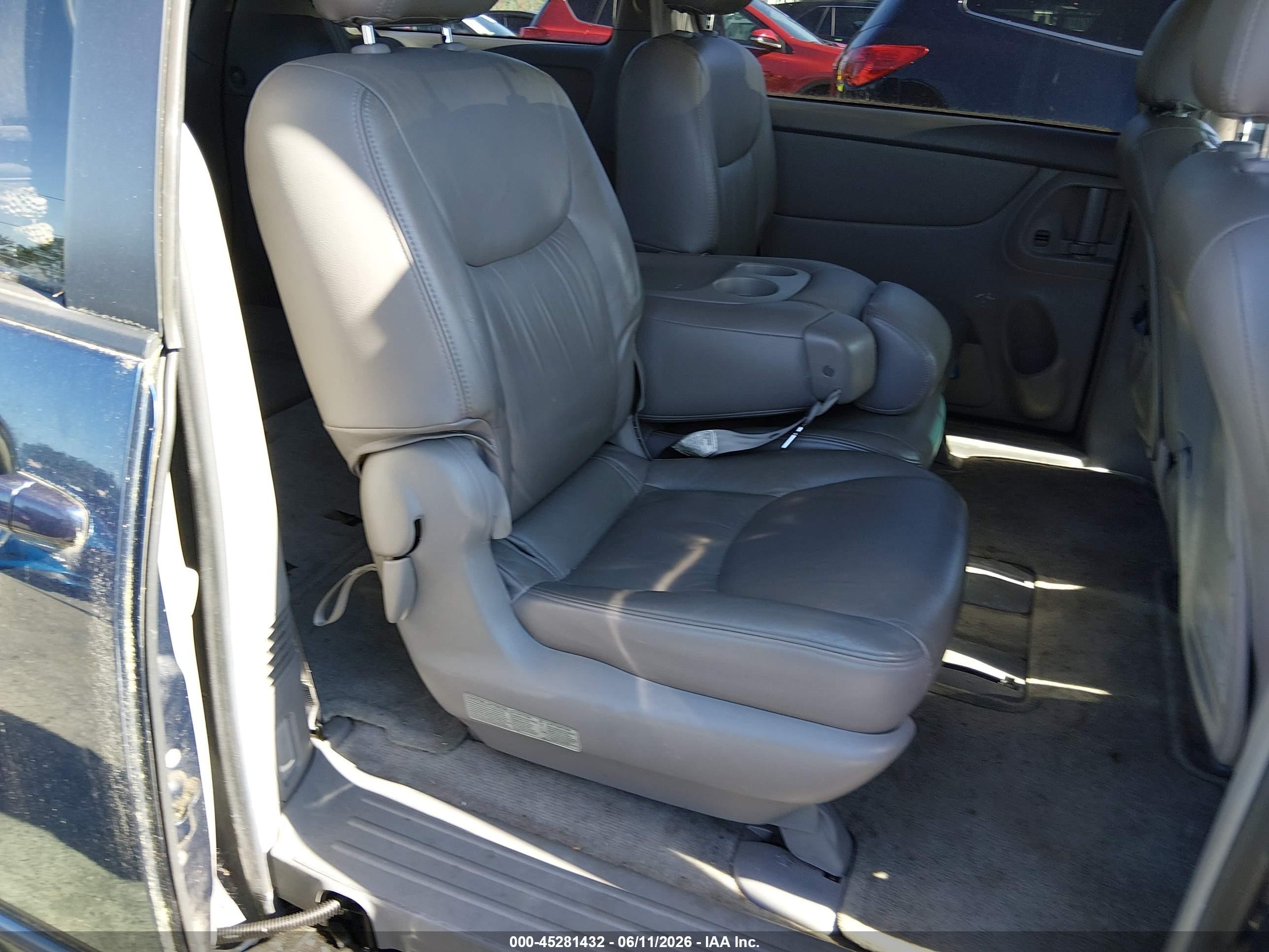 2005 Toyota Sienna Le Blue vin: 5TDZA23C05S241745