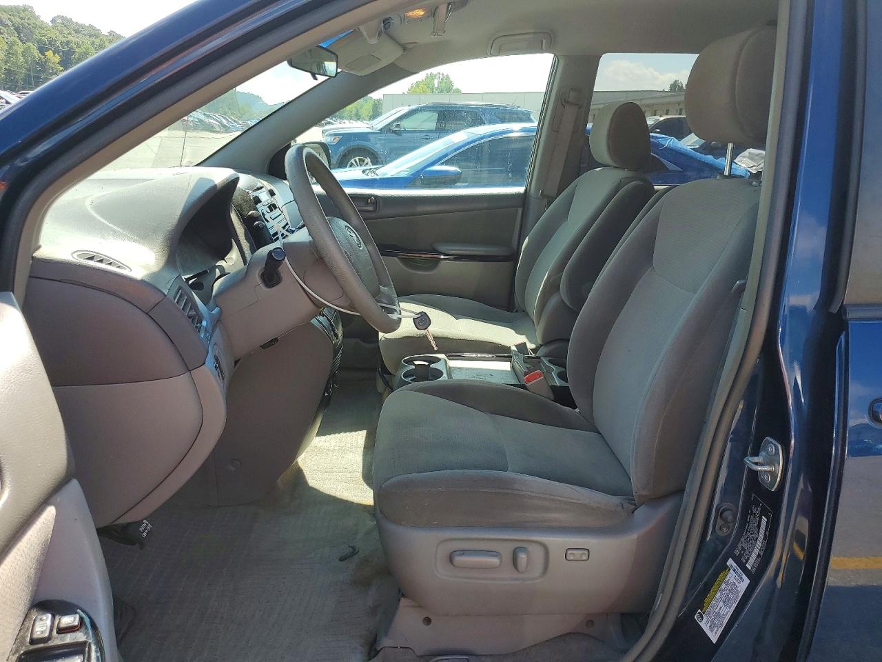 2005 Toyota Sienna Le 7 Passenger Blue vin: 5TDZA23C05S292551
