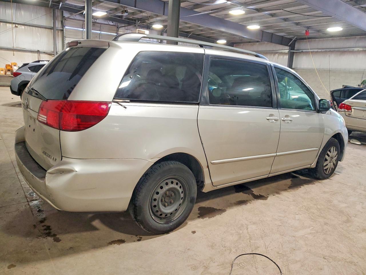 2005 Toyota Sienna Le 7 Passenger Gray vin: 5TDZA23C05S301930