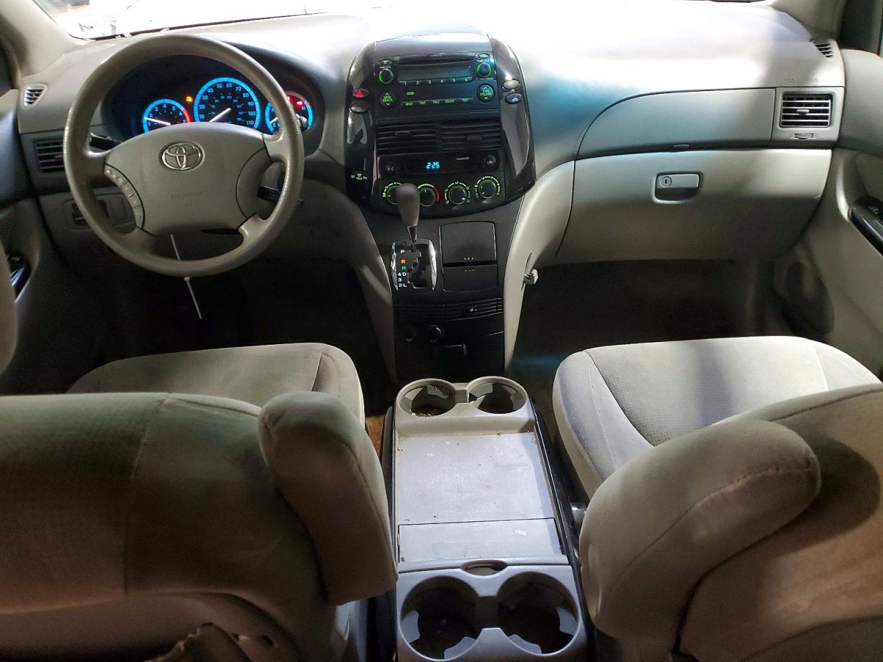 2005 Toyota Sienna Le 7 Passenger Gray vin: 5TDZA23C05S301930