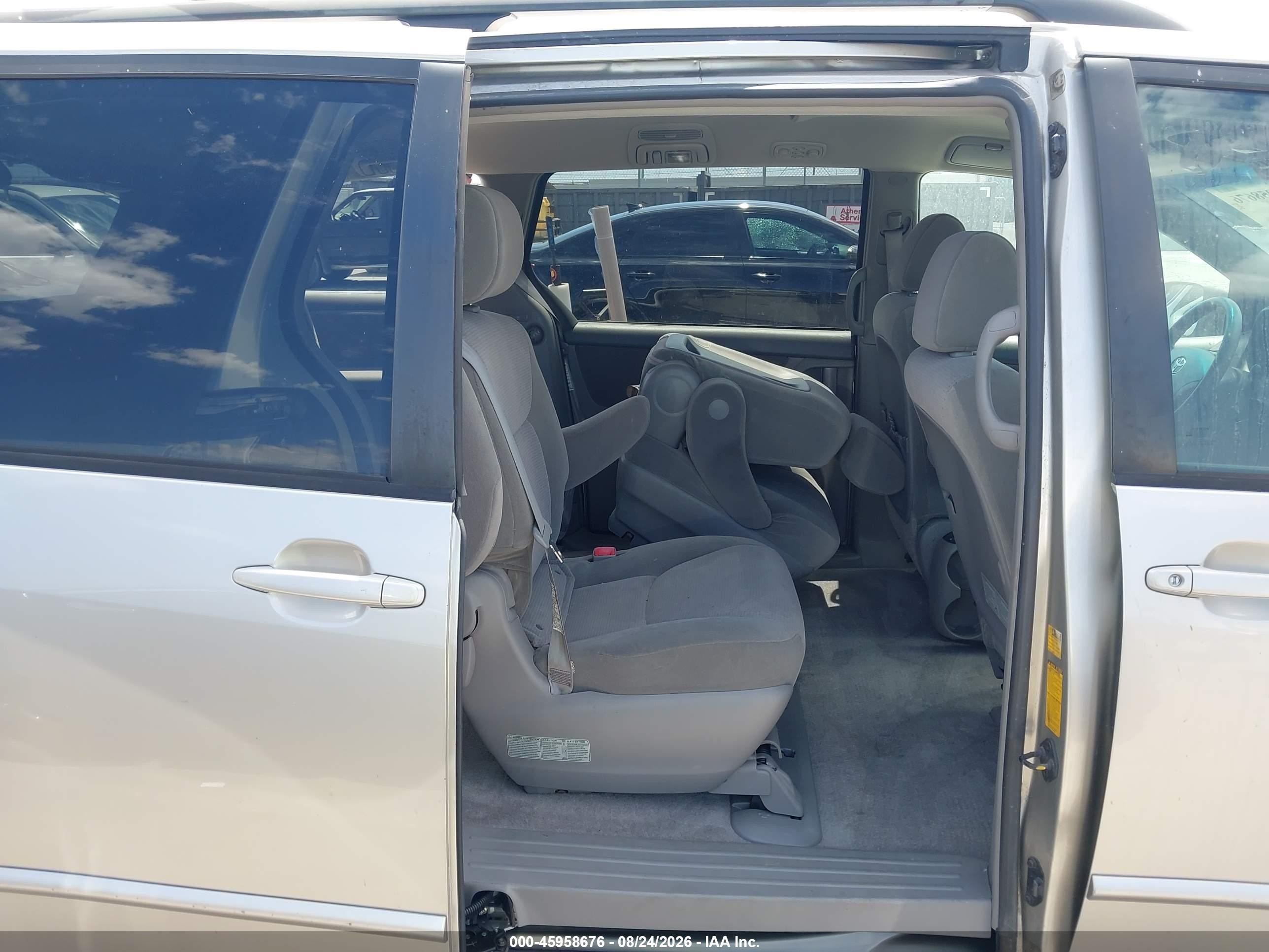 2005 Toyota Sienna Le Silver vin: 5TDZA23C05S303628