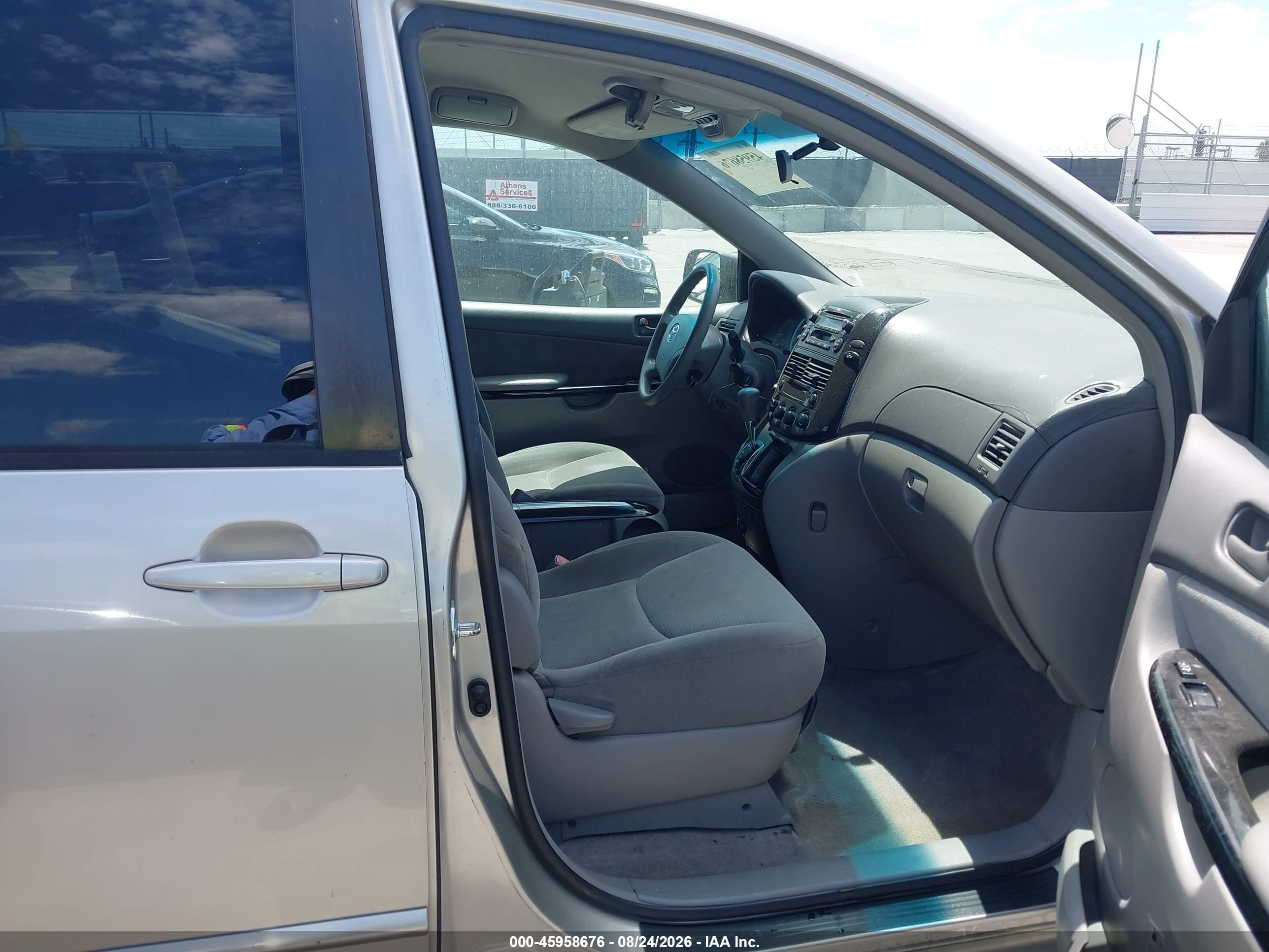 2005 Toyota Sienna Le Silver vin: 5TDZA23C05S303628