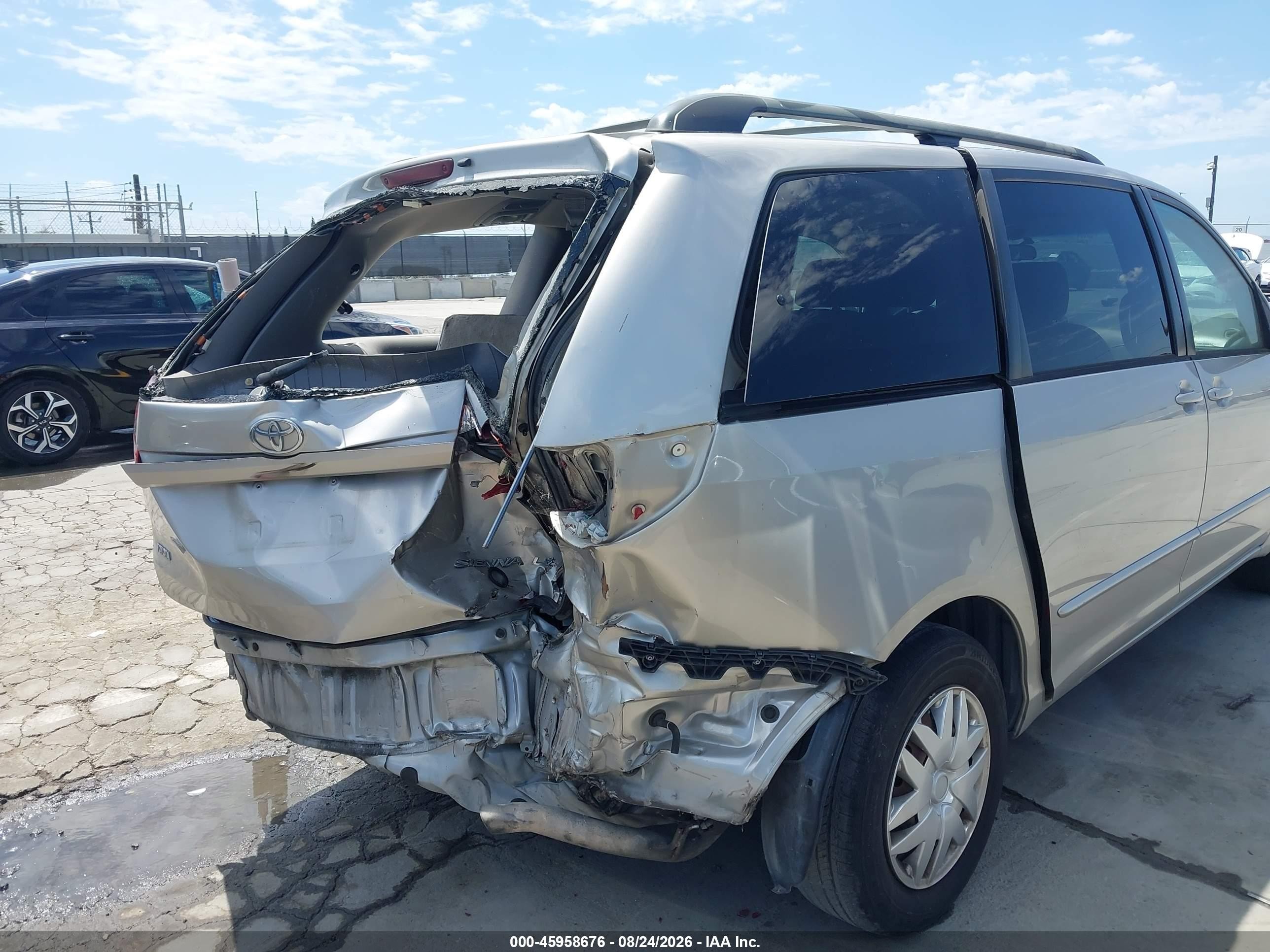 2005 Toyota Sienna Le Silver vin: 5TDZA23C05S303628