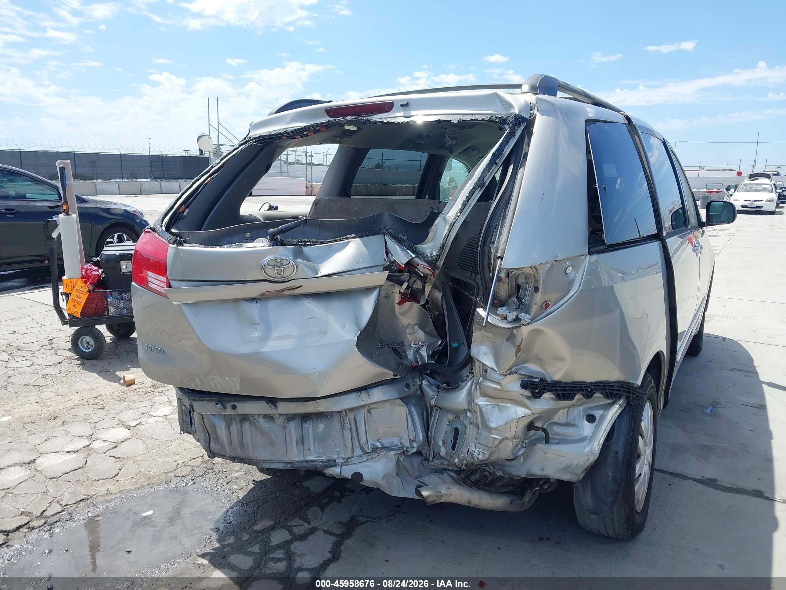 2005 Toyota Sienna Le Silver vin: 5TDZA23C05S303628