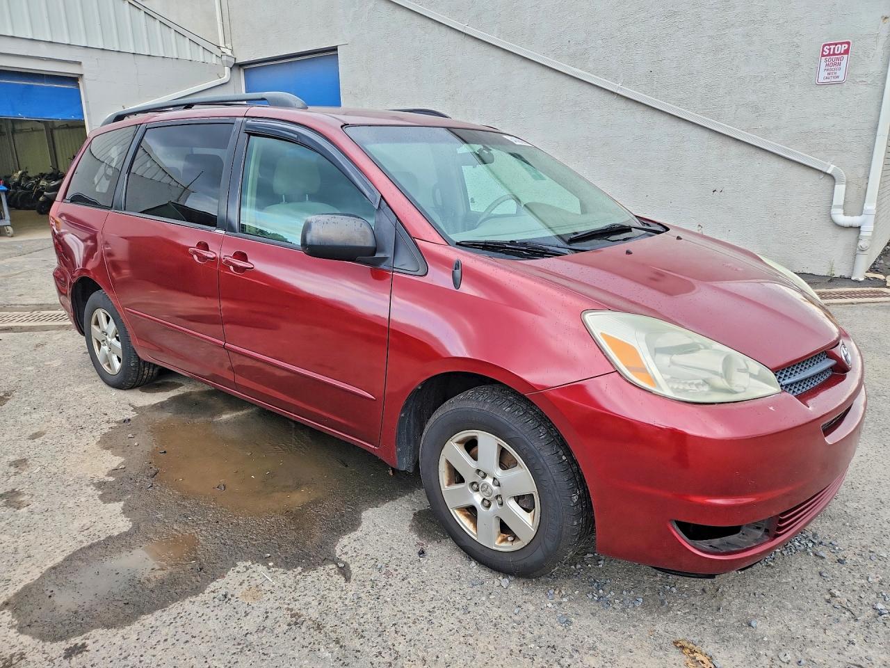 2005 Toyota Sienna Le 8 Passenger Maroon vin: 5TDZA23C05S304830