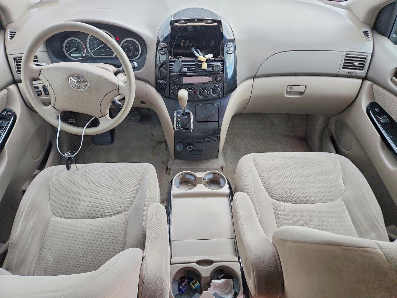 2005 Toyota Sienna Le 8 Passenger Maroon vin: 5TDZA23C05S304830