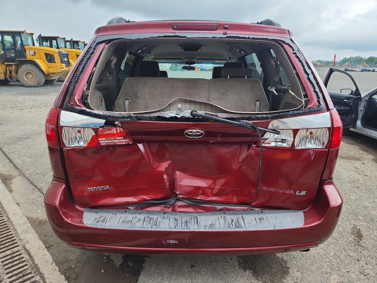 2005 Toyota Sienna Le 8 Passenger Maroon vin: 5TDZA23C05S304830