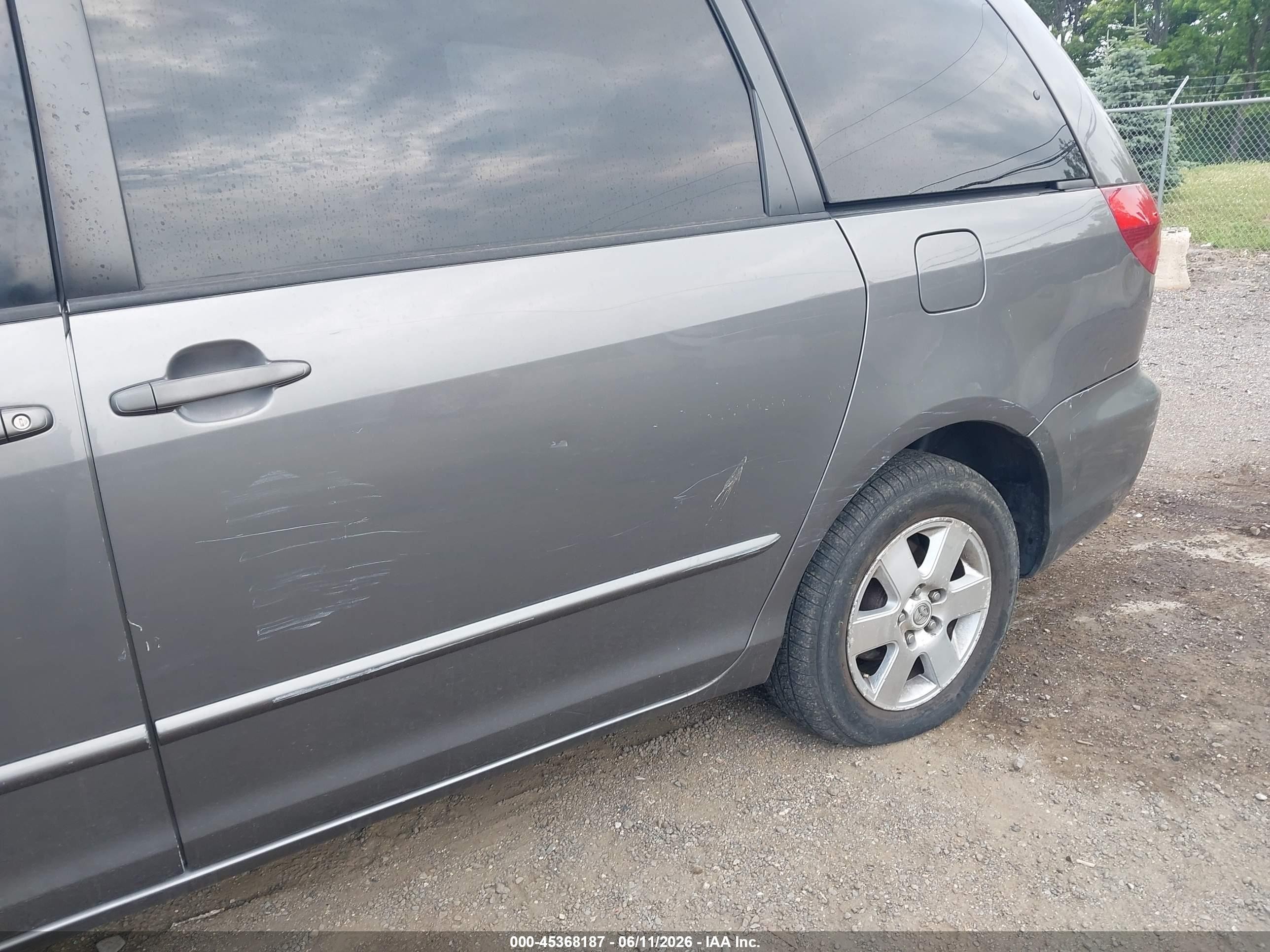 2005 Toyota Sienna Le Серый vin: 5TDZA23C05S308411
