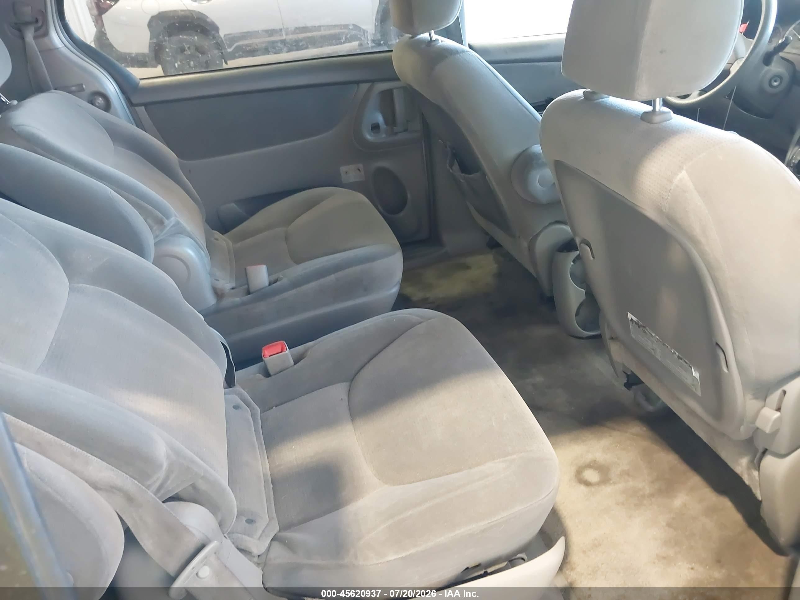 2005 Toyota Sienna Le Желто-коричневый vin: 5TDZA23C05S329940