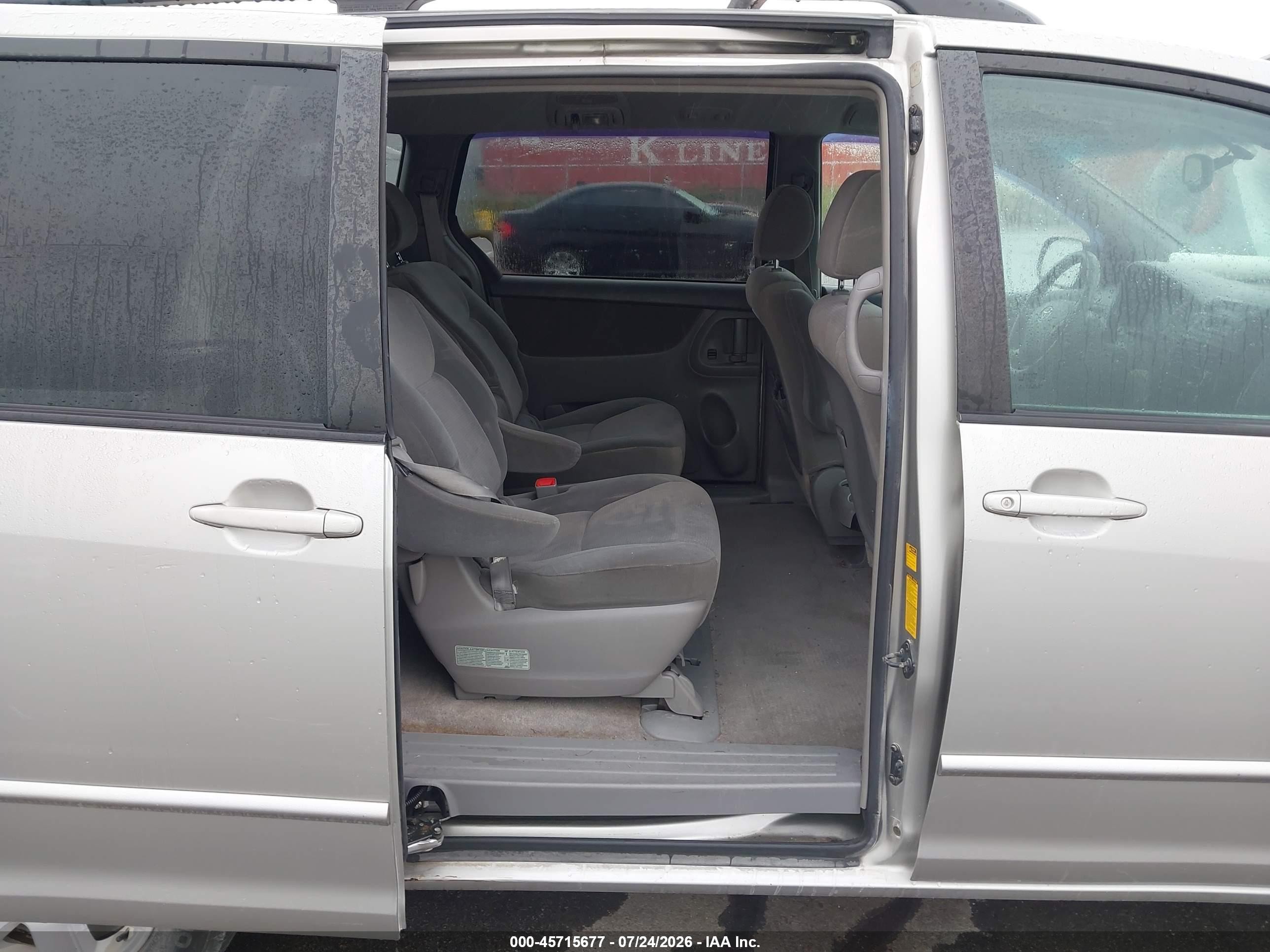 2005 Toyota Sienna Le Silver vin: 5TDZA23C05S342591