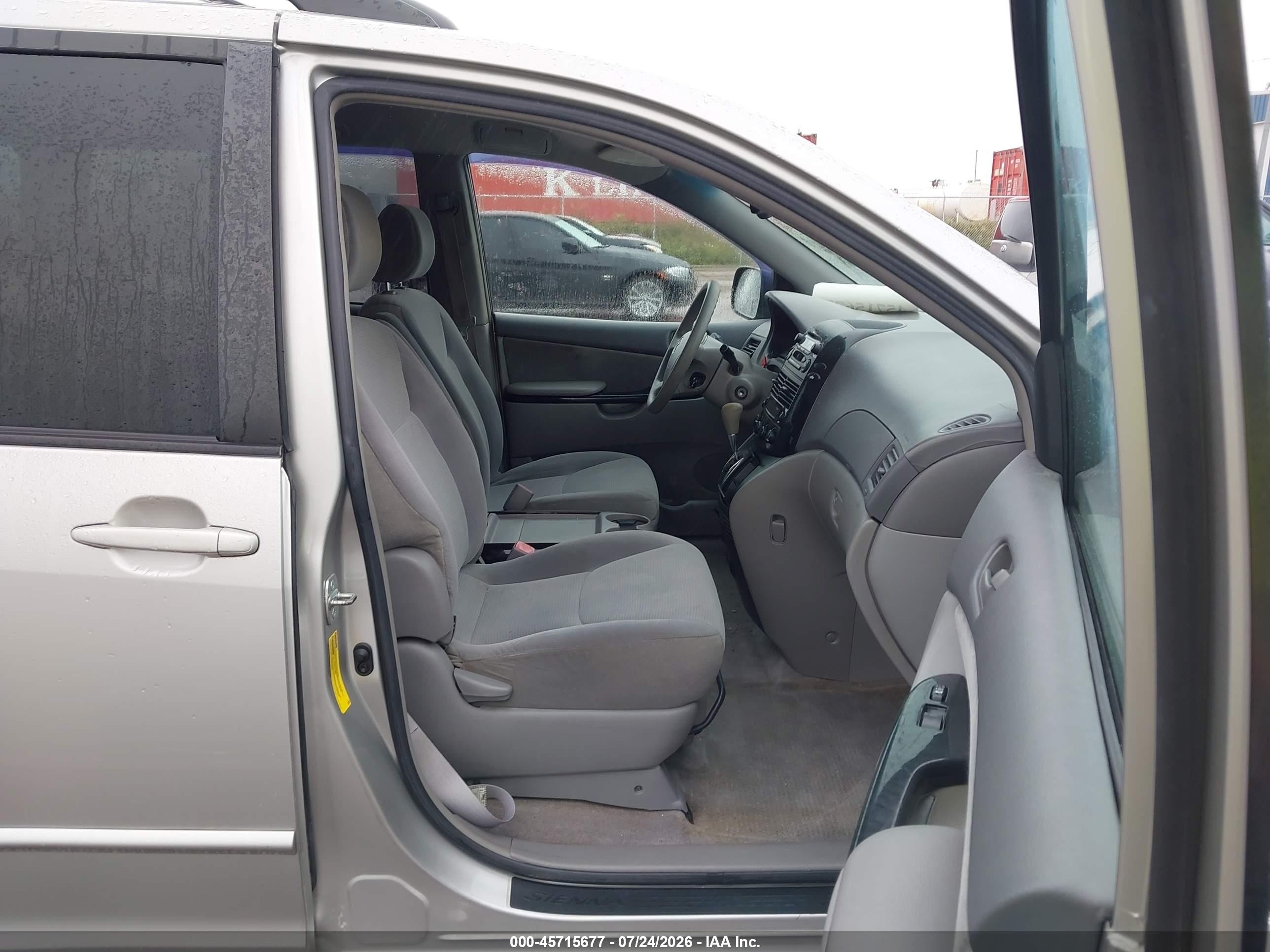 2005 Toyota Sienna Le Silver vin: 5TDZA23C05S342591
