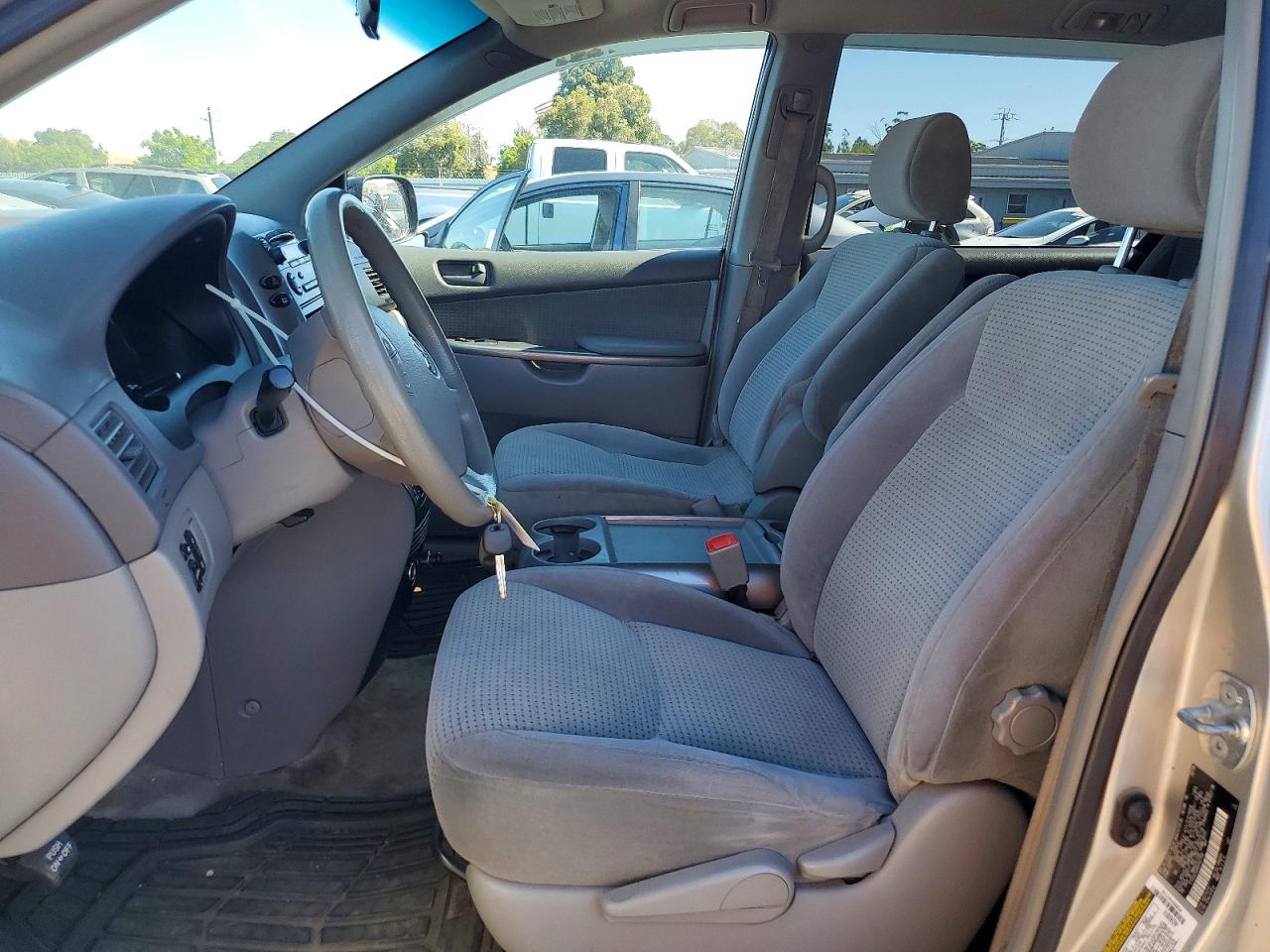 2006 Toyota Sienna Le 8 Passenger Beige vin: 5TDZA23C06S467768