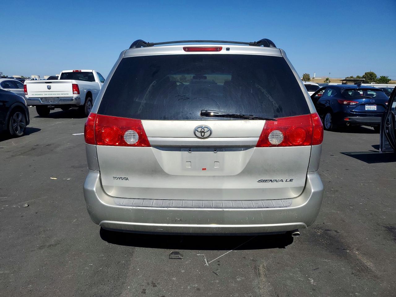 2006 Toyota Sienna Le 8 Passenger Beige vin: 5TDZA23C06S467768