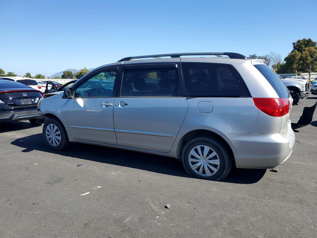 2006 Toyota Sienna Le 8 Passenger Beige vin: 5TDZA23C06S467768