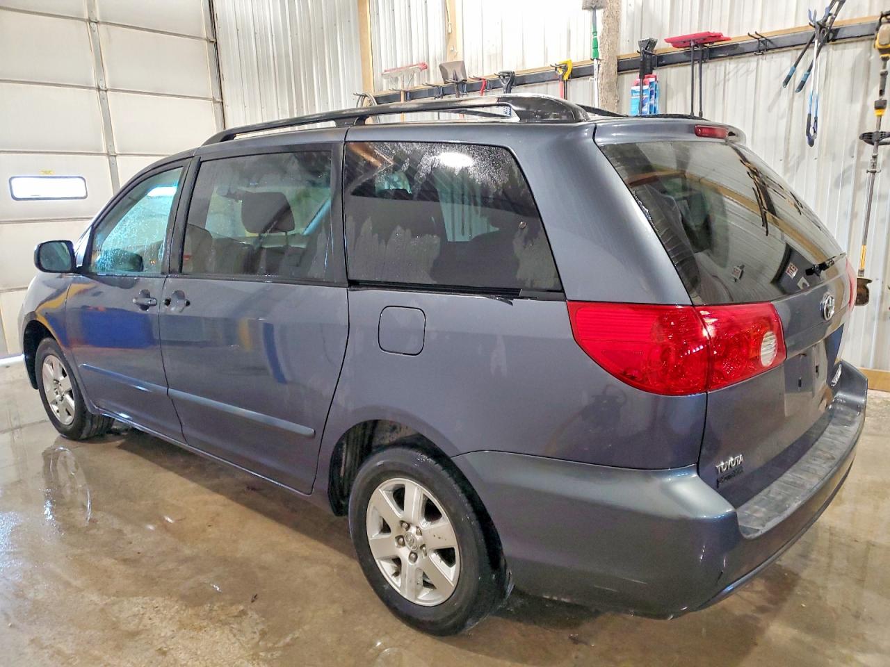 2006 Toyota Sienna Le 7 Passenger Blue vin: 5TDZA23C06S497322