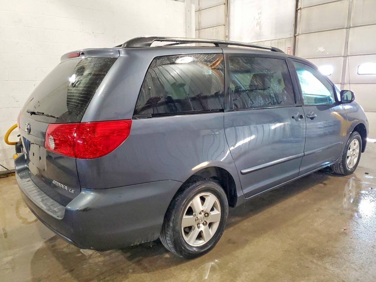 2006 Toyota Sienna Le 7 Passenger Blue vin: 5TDZA23C06S497322
