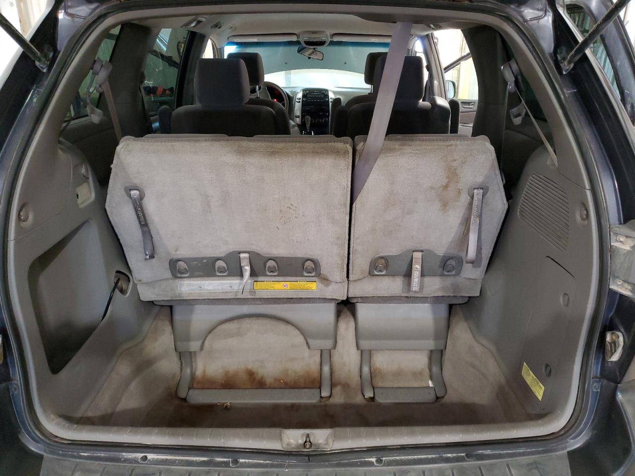2006 Toyota Sienna Le 7 Passenger Blue vin: 5TDZA23C06S497322 Damage: Luggage Carpeting, Stained, Permanent
