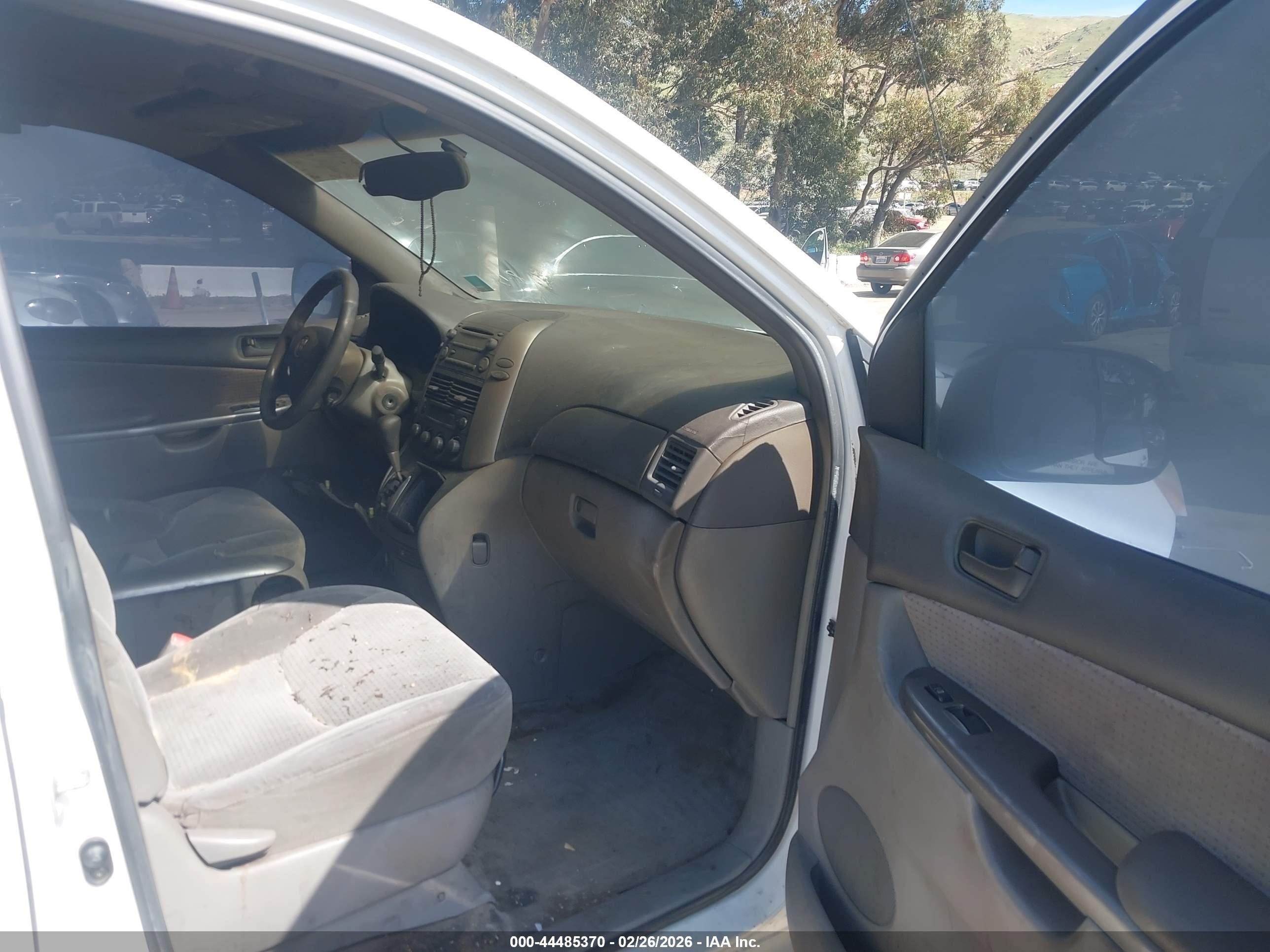 2006 Toyota Sienna Le White vin: 5TDZA23C06S505127