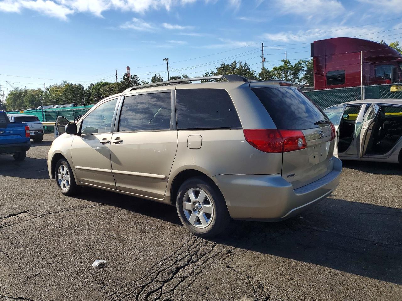 2006 Toyota Sienna Le 7 Passenger Gold vin: 5TDZA23C06S515138