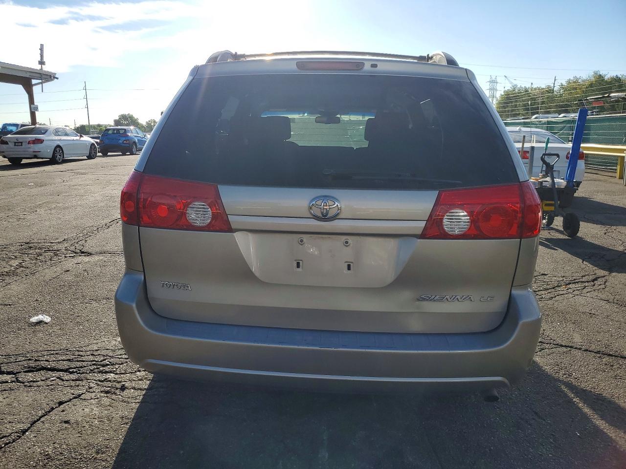 2006 Toyota Sienna Le 7 Passenger Gold vin: 5TDZA23C06S515138