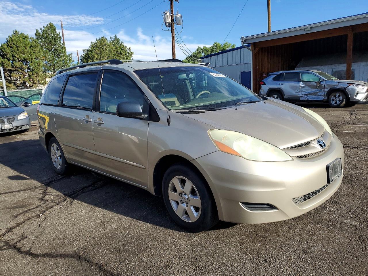 2006 Toyota Sienna Le 7 Passenger Gold vin: 5TDZA23C06S515138