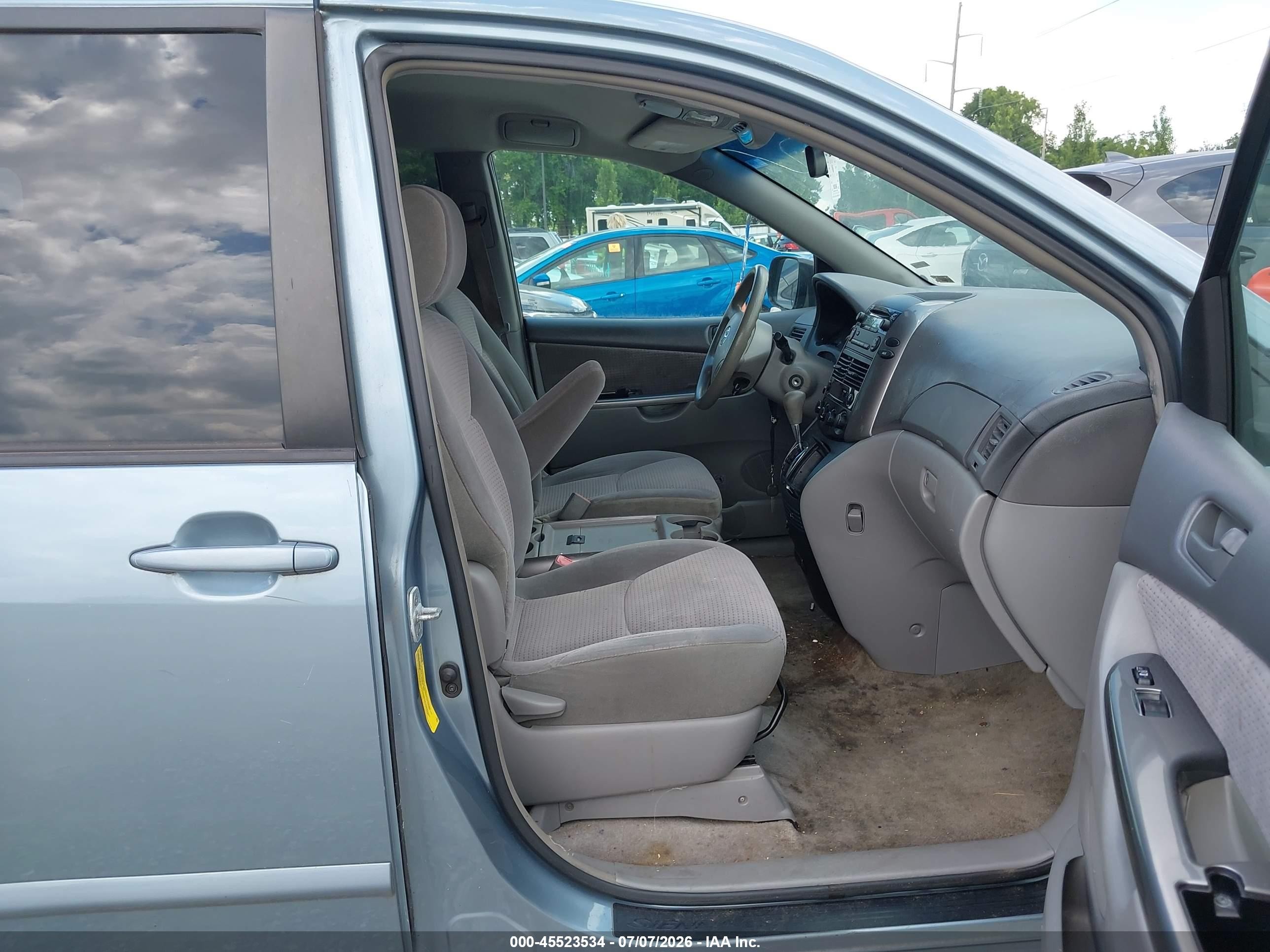2006 Toyota Sienna Le Light Blue vin: 5TDZA23C06S538435