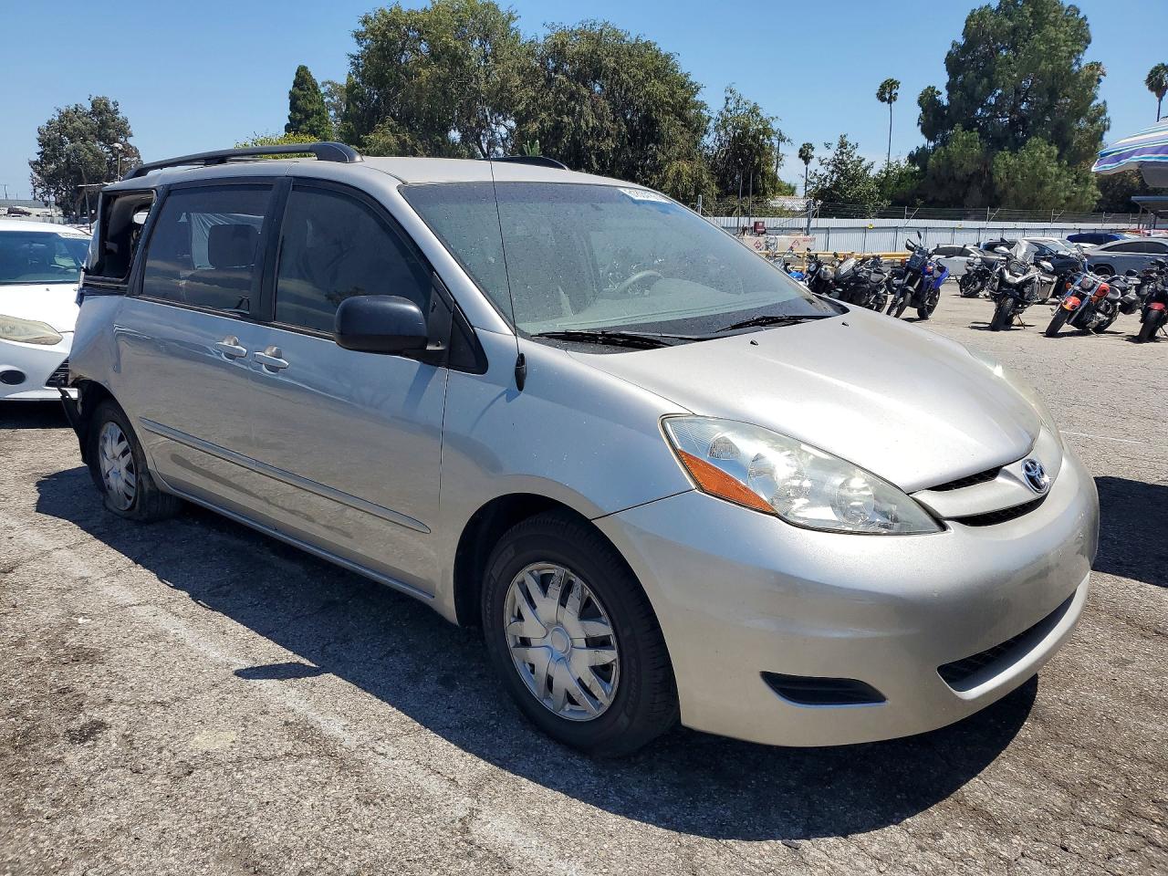 2006 Toyota Sienna Ce 8 Passenger Silver vin: 5TDZA23C06S539486
