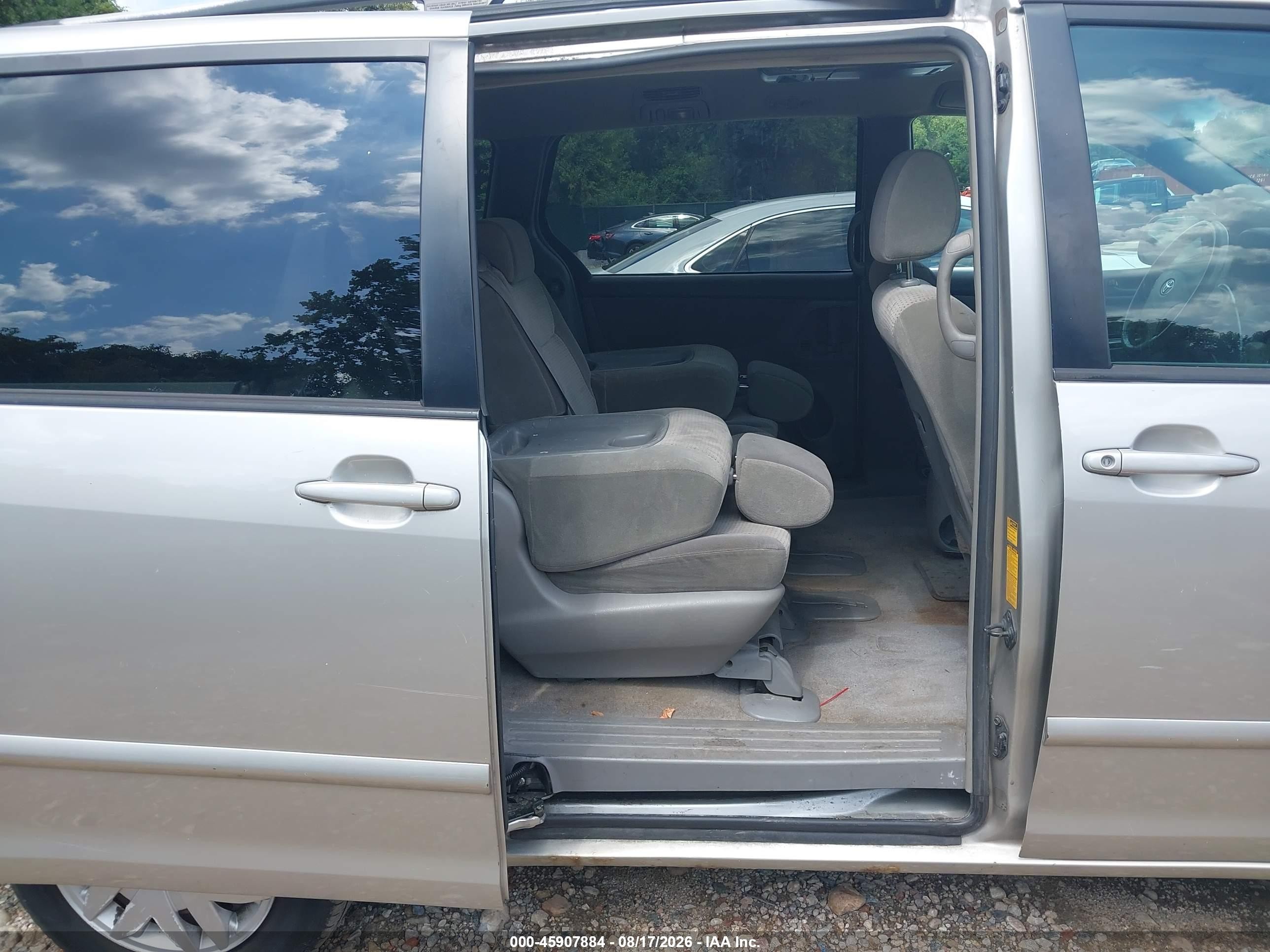 2006 Toyota Sienna Le Silver vin: 5TDZA23C06S563111