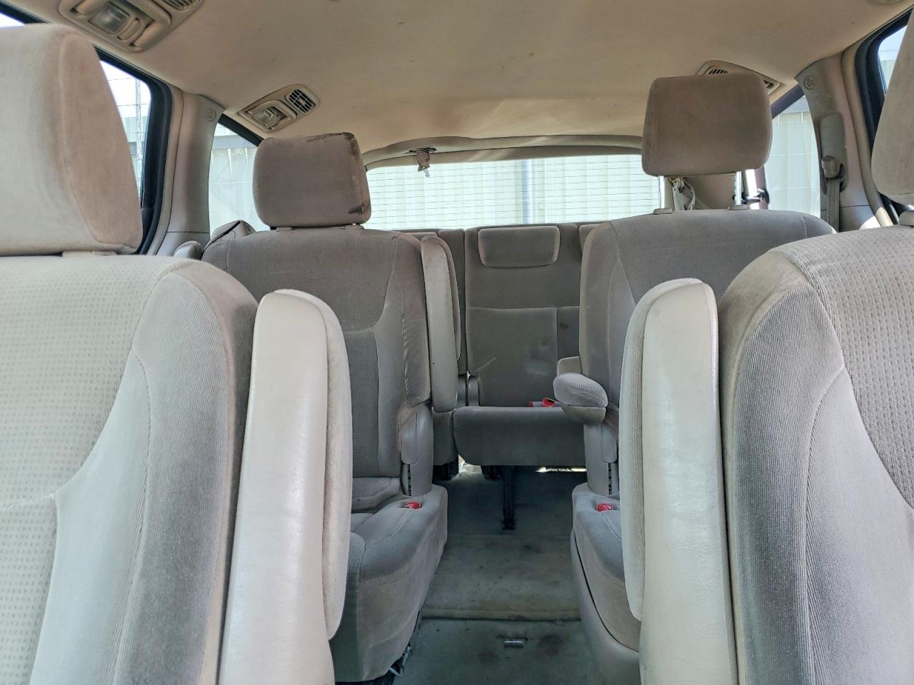 2004 Toyota Sienna Le 7 Passenger Maroon vin: 5TDZA23C14S008942