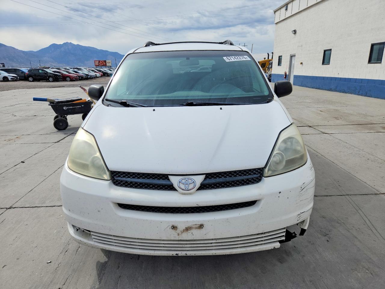 2004 Toyota Sienna Le 7 Passenger White vin: 5TDZA23C14S045117