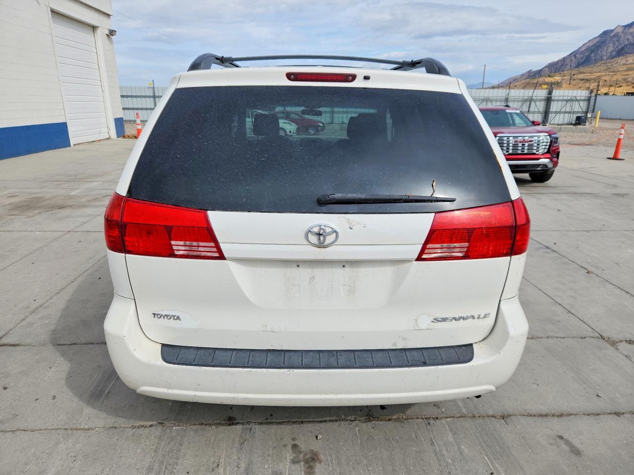 2004 Toyota Sienna Le 7 Passenger White vin: 5TDZA23C14S045117