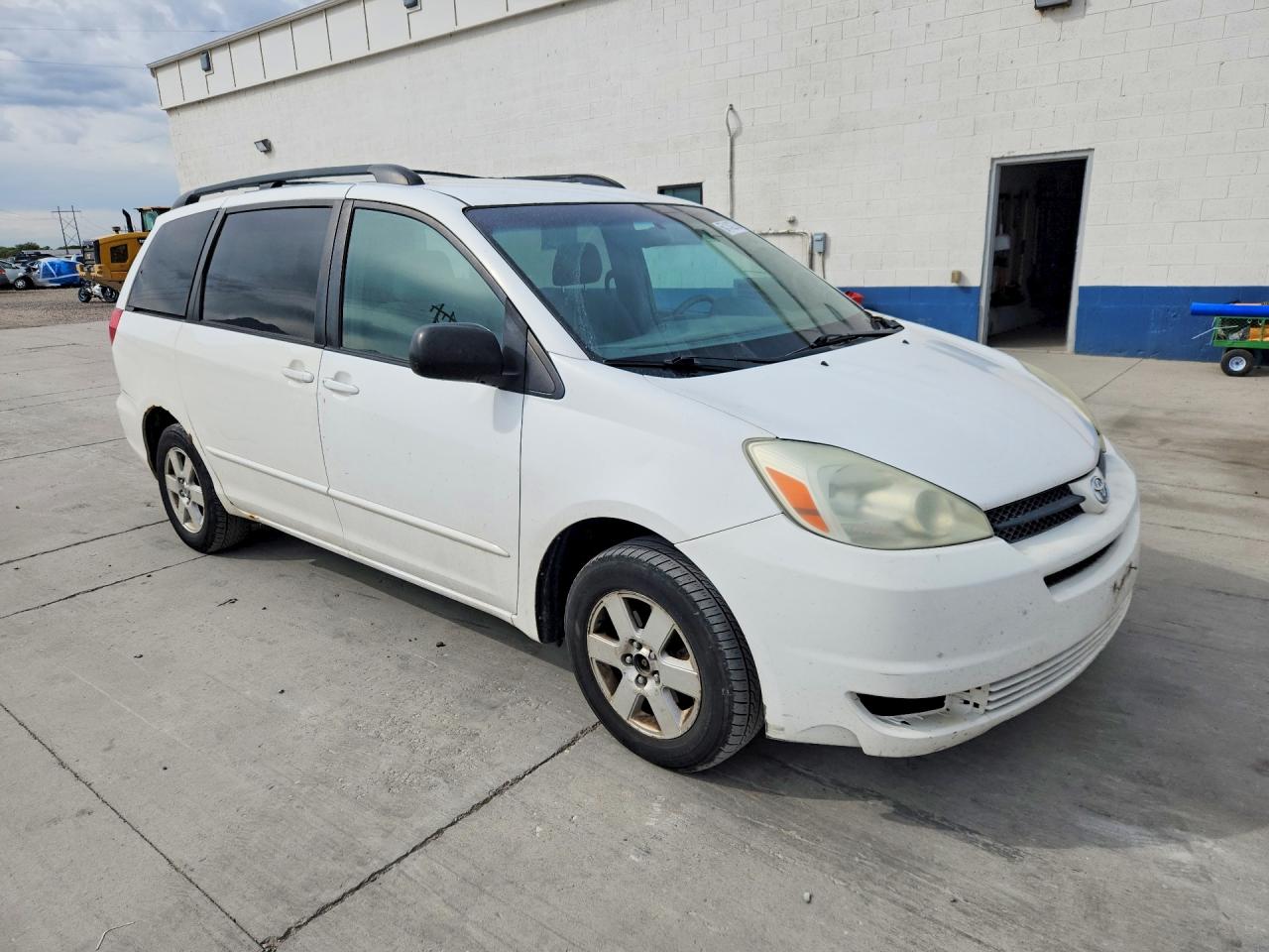 2004 Toyota Sienna Le 7 Passenger White vin: 5TDZA23C14S045117