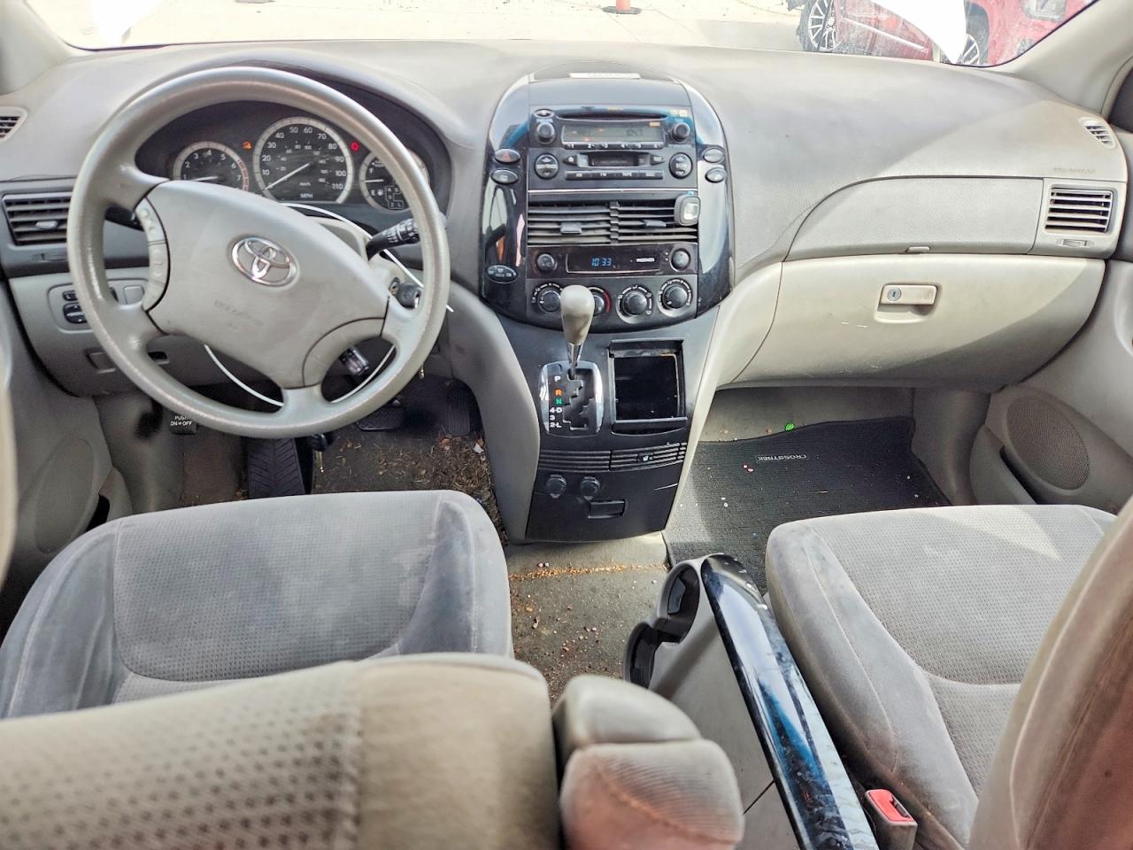 2004 Toyota Sienna Le 7 Passenger White vin: 5TDZA23C14S045117
