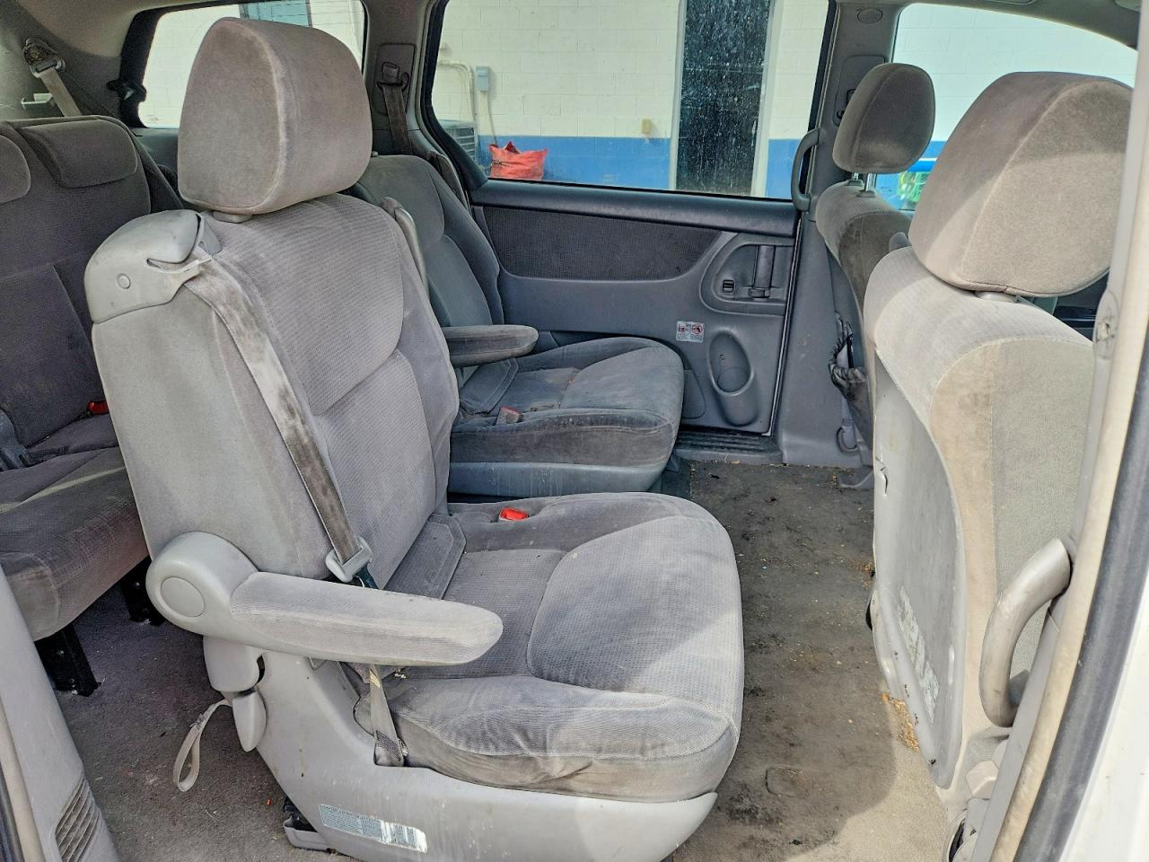2004 Toyota Sienna Le 7 Passenger White vin: 5TDZA23C14S045117