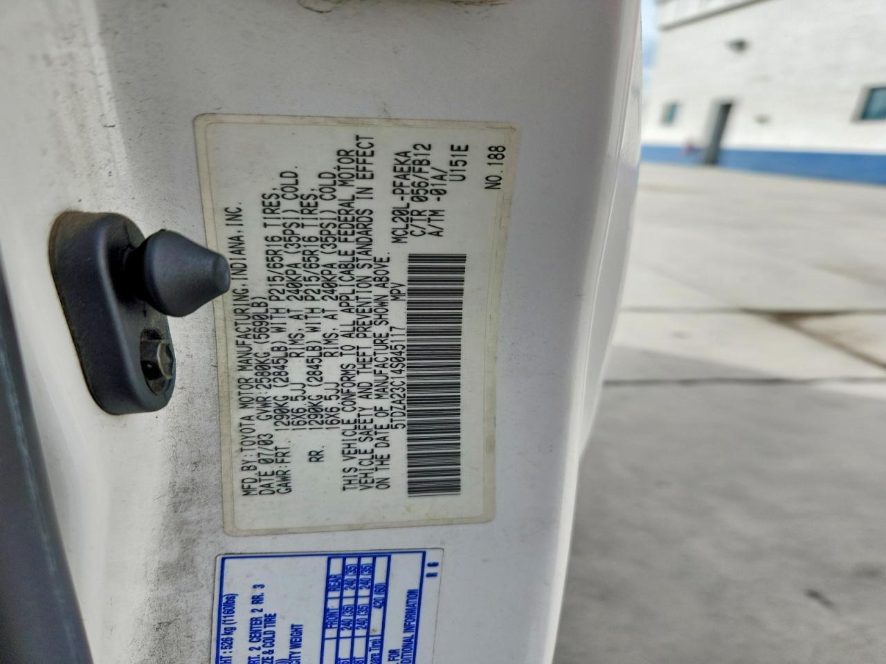 2004 Toyota Sienna Le 7 Passenger White vin: 5TDZA23C14S045117