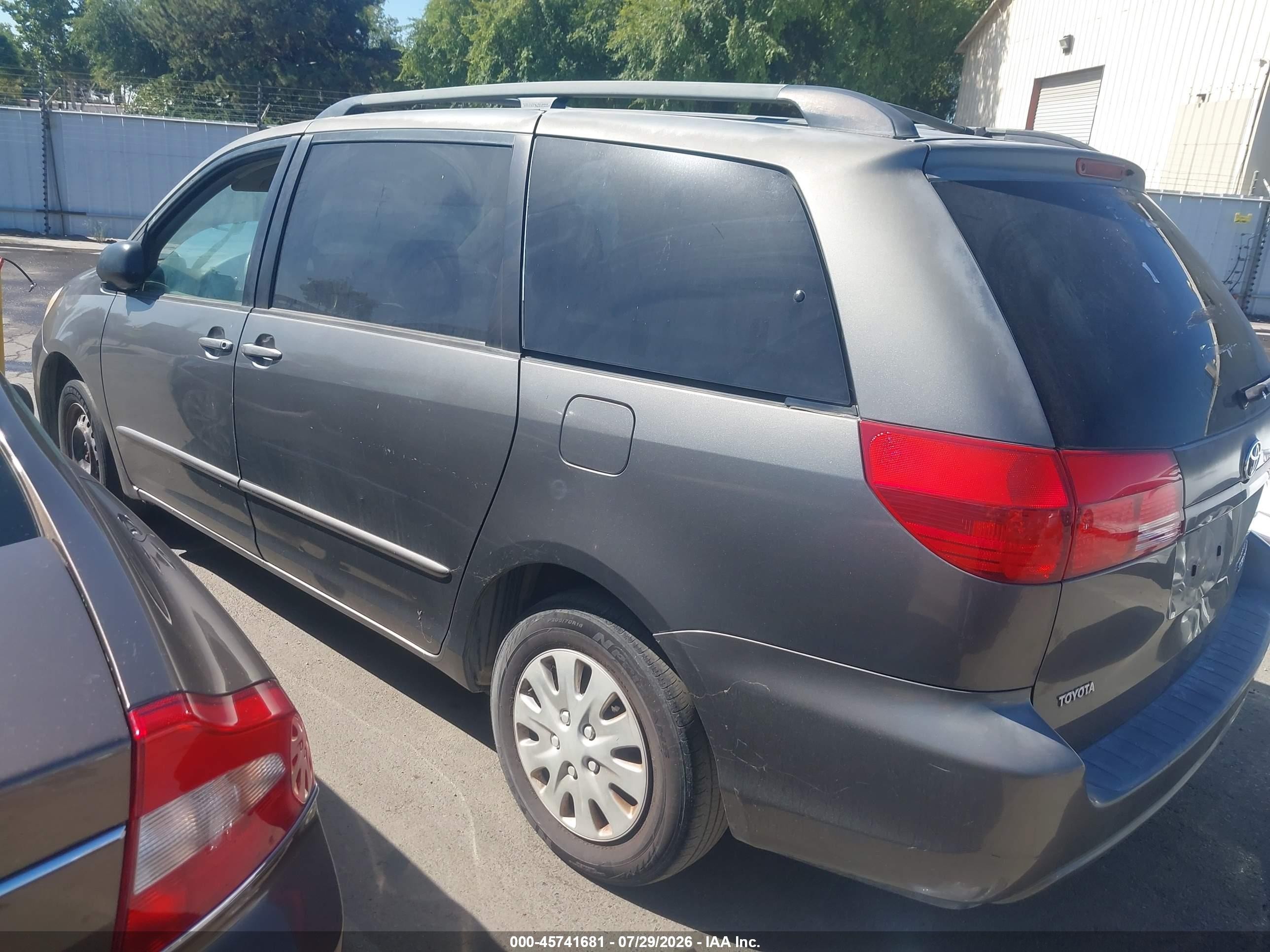 2004 Toyota Sienna Le Gray vin: 5TDZA23C14S112783