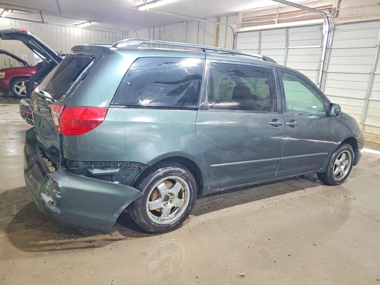 2004 Toyota Sienna Le 7 Passenger Green vin: 5TDZA23C14S114582