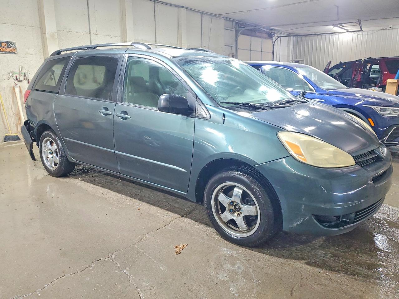 2004 Toyota Sienna Le 7 Passenger Green vin: 5TDZA23C14S114582