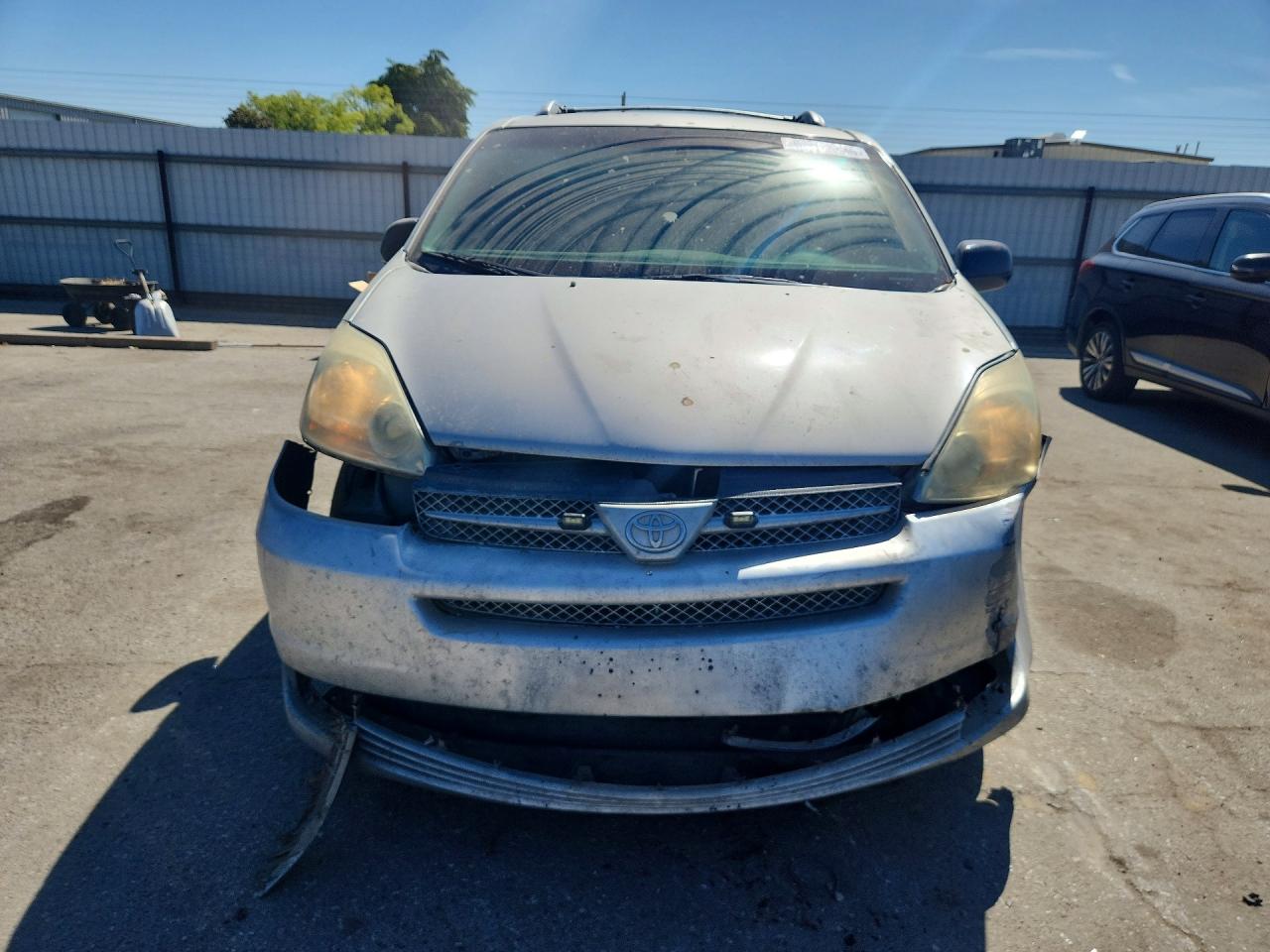 2004 Toyota Sienna Le 7 Passenger Silver vin: 5TDZA23C14S121466