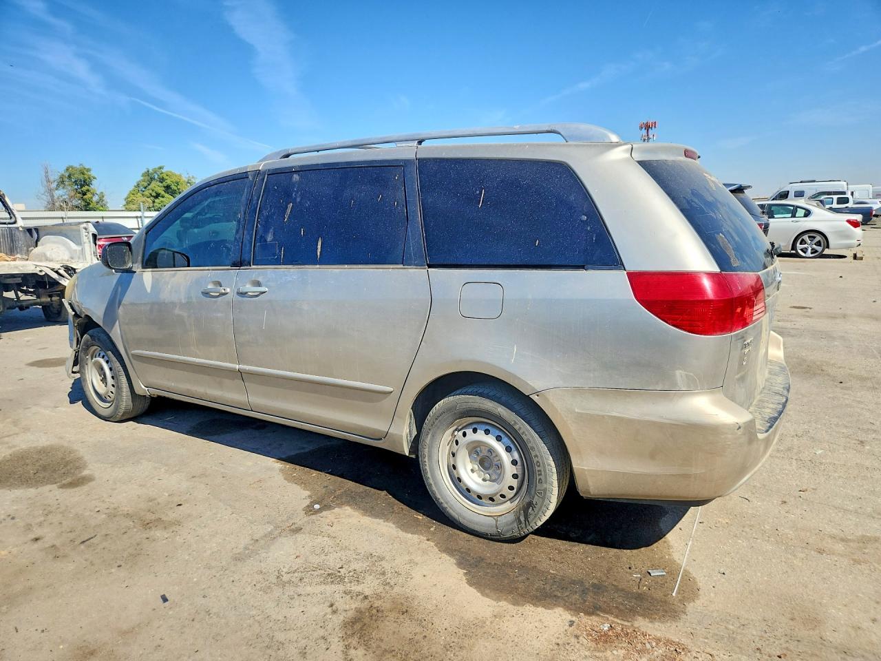 2004 Toyota Sienna Le 7 Passenger Silver vin: 5TDZA23C14S121466