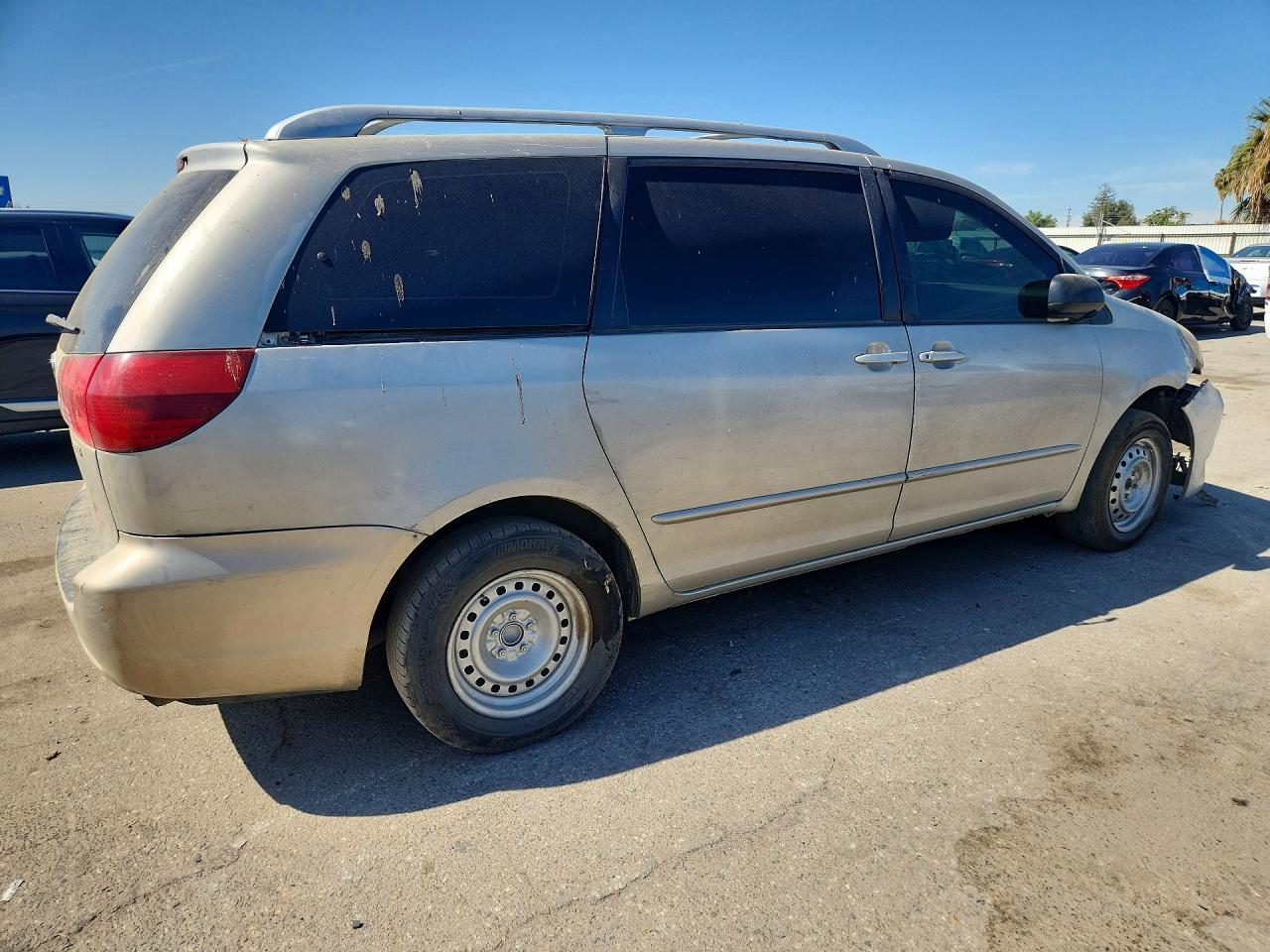 2004 Toyota Sienna Le 7 Passenger Silver vin: 5TDZA23C14S121466