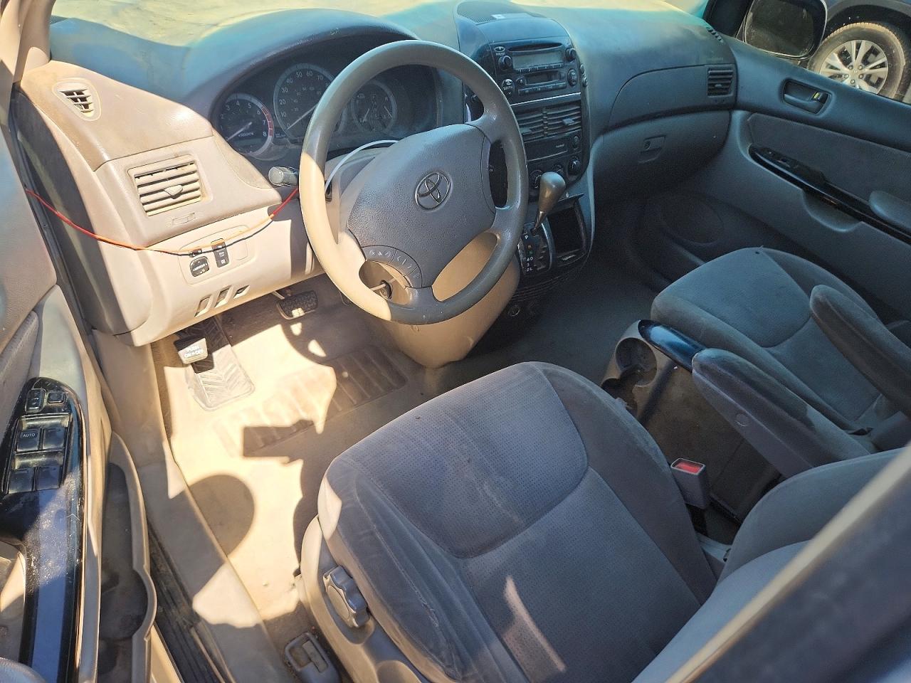 2004 Toyota Sienna Le 7 Passenger Silver vin: 5TDZA23C14S121466
