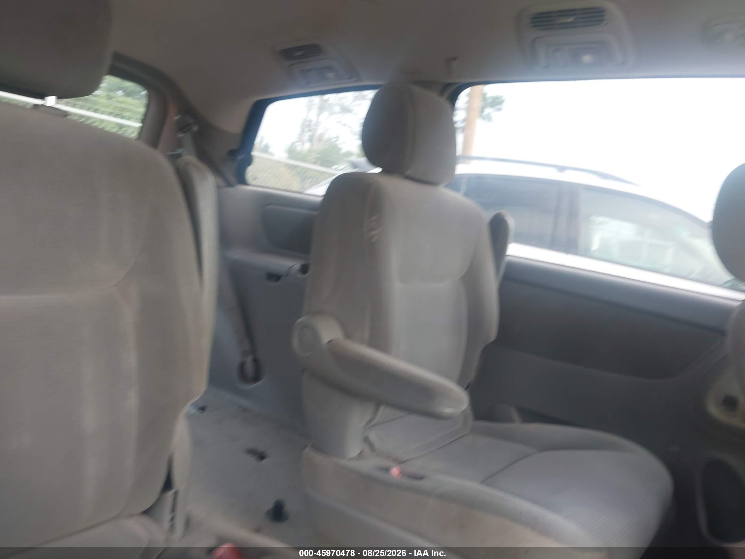 2004 Toyota Sienna Le Gray vin: 5TDZA23C14S147002