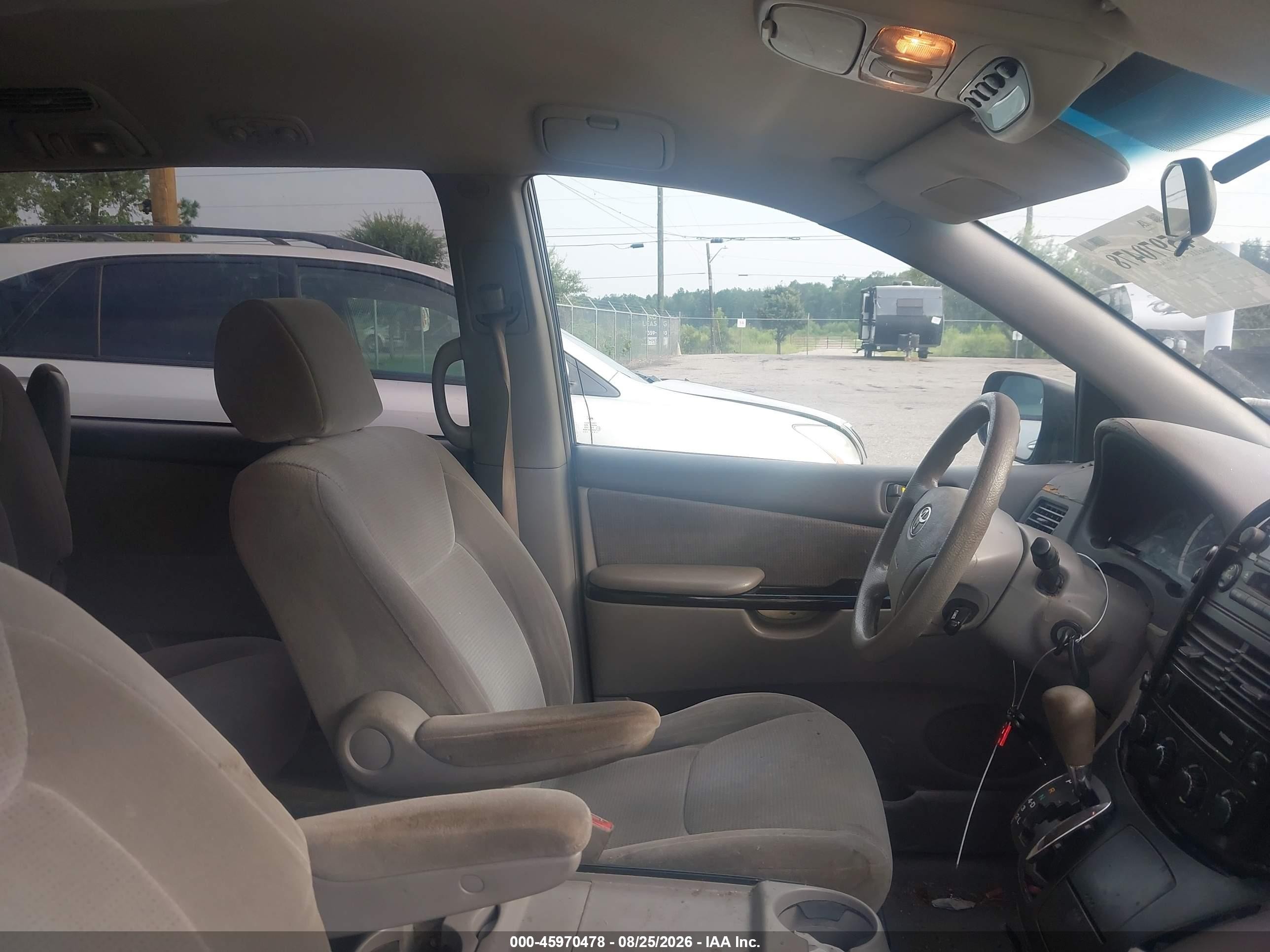 2004 Toyota Sienna Le Gray vin: 5TDZA23C14S147002
