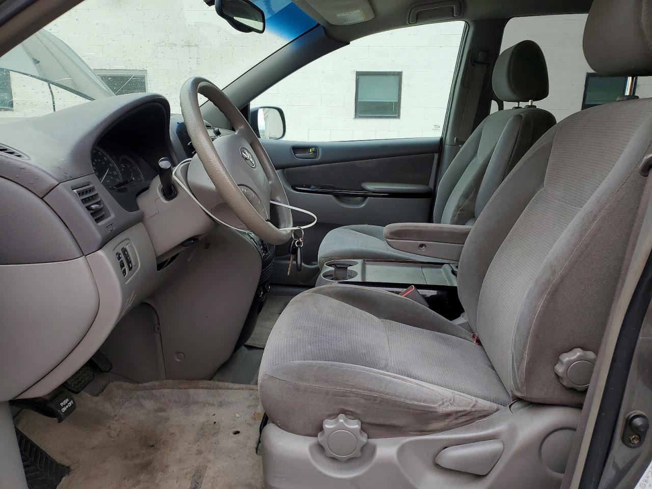 2004 Toyota Sienna Le 8 Passenger Серый vin: 5TDZA23C14S190724
