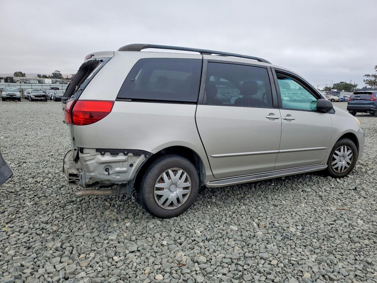 2004 Toyota Sienna Le 8 Passenger Silver vin: 5TDZA23C14S209837